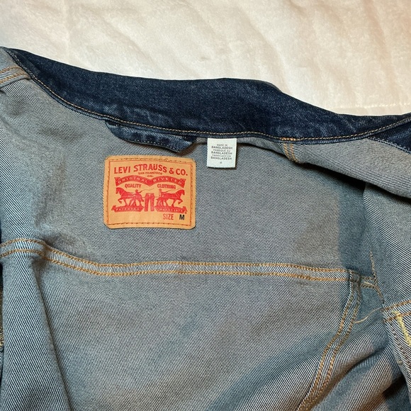 Levi’s Classic Blue Denim Jacket - Picture 9 of 10